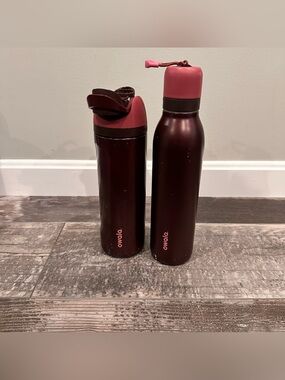 Owala Free Sip & Free Sip Twist Water Bottles Both in Black Cherry